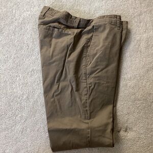 Wrangler men’s khaki’s, 36x30. Medium tan in color